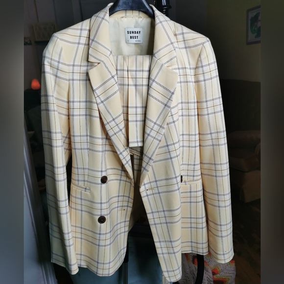 *SET* Sunday Best Aritzia Yellow Galt Blazer & Shorts - Picture 2 of 6